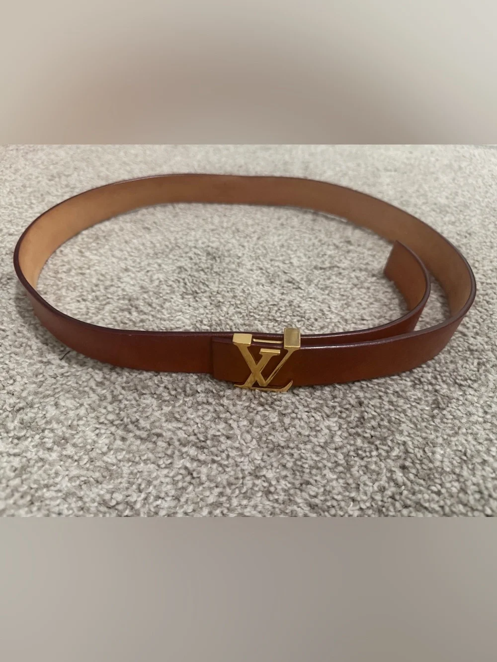 “Pre-loved” Authentic Louis Vuitton Leather Belt with Gold LV Buckle size90/36